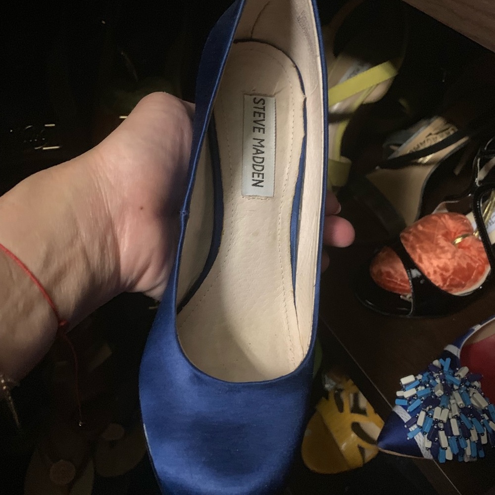 Steve Madden closed toe blue silk upper leather
